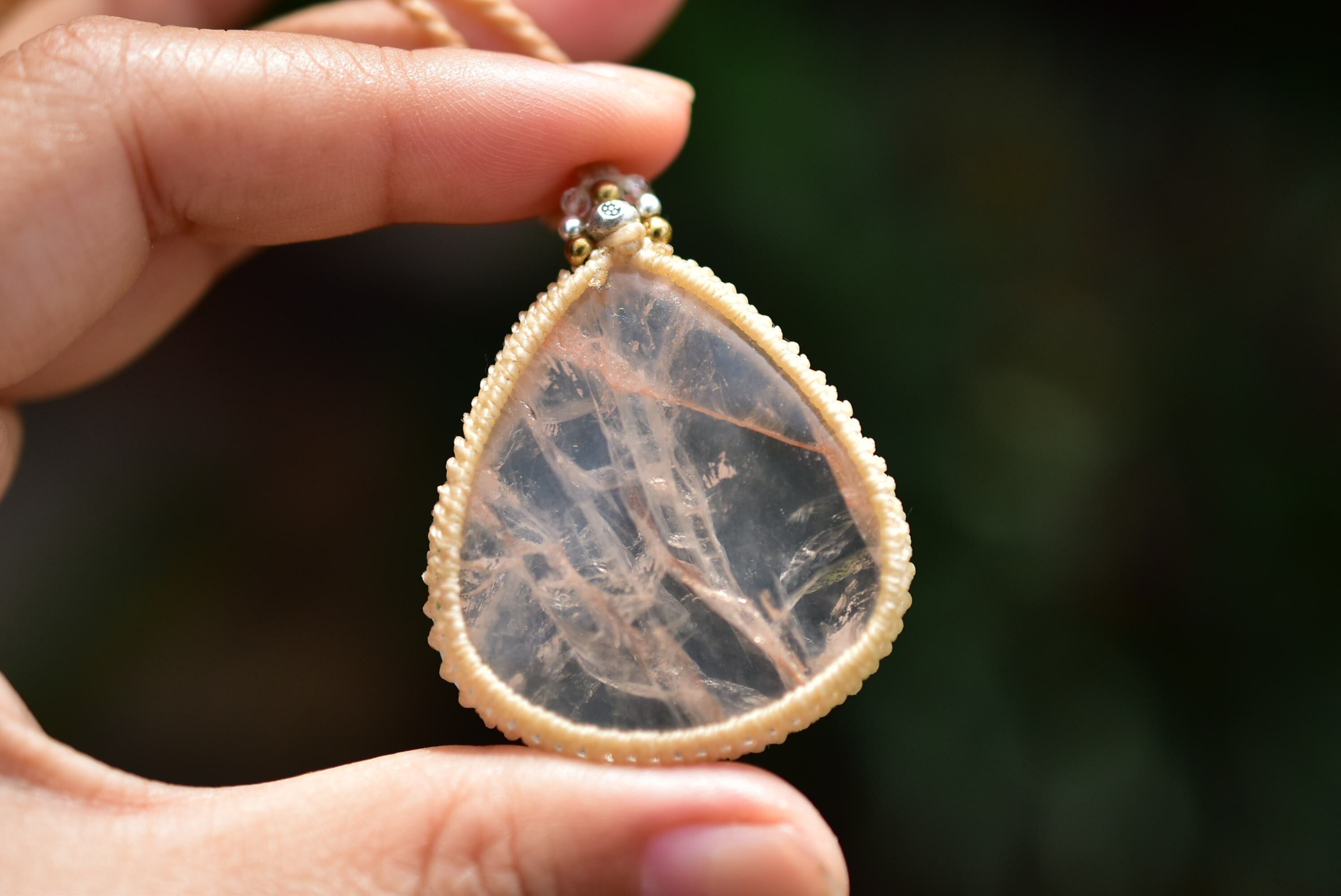 ピンク模様☆ヘマタイトインクォーツ マクラメペンダント 27 | Funky