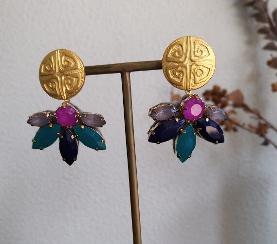 【SALE】レトロボタンとカラフルビジューのピアス