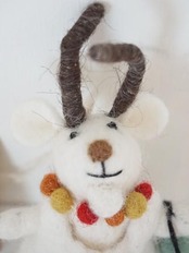 A World of Craft フェルトオーナメント ヤギ GOAT WITH TWIG