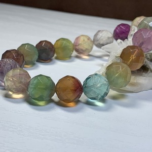 no2.多彩な変わった色合いフローライト・ブレスレット