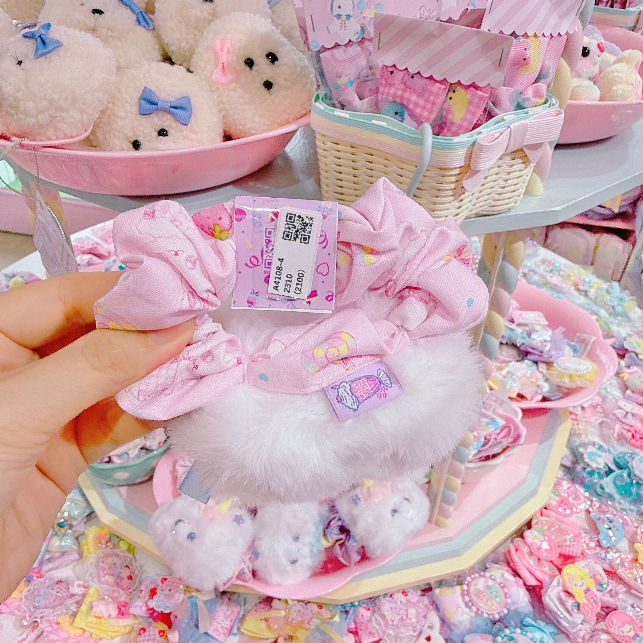 【A4】108-4ぬいぐるみ付きシュシュ