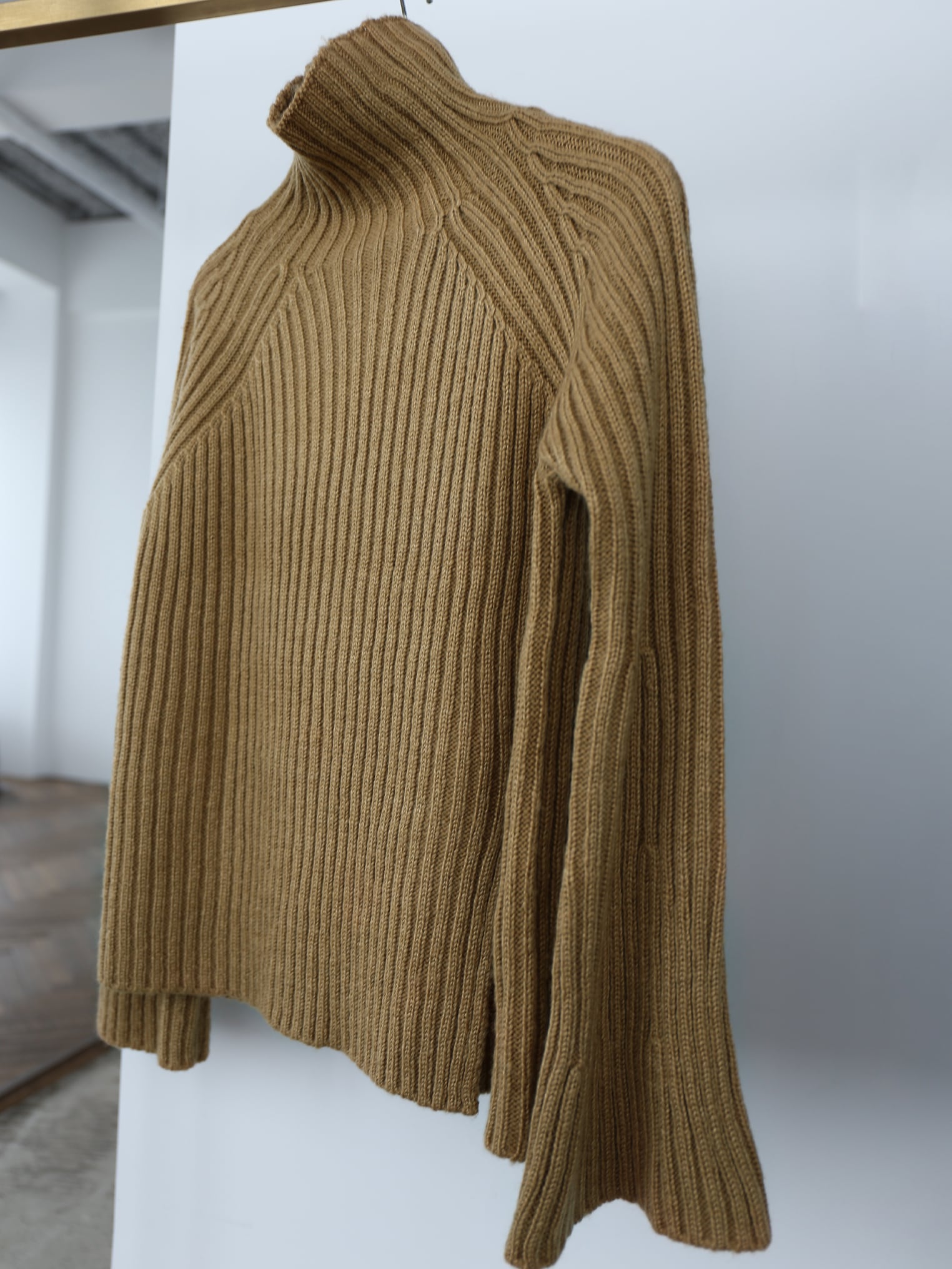slit bell sleeve high neck knit（camel）