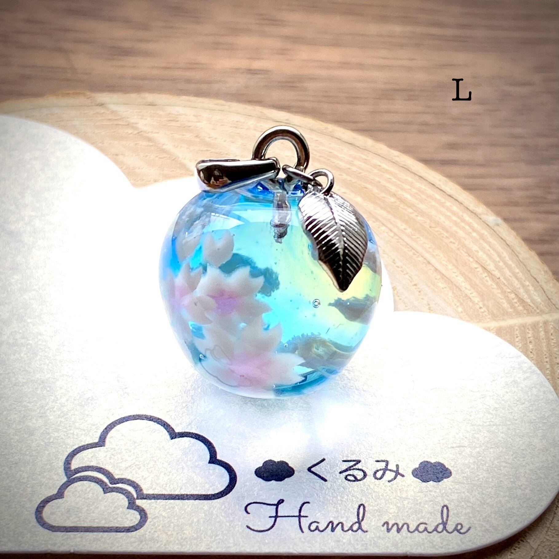 雲&空ペンダント りんご型 青空と桜 L