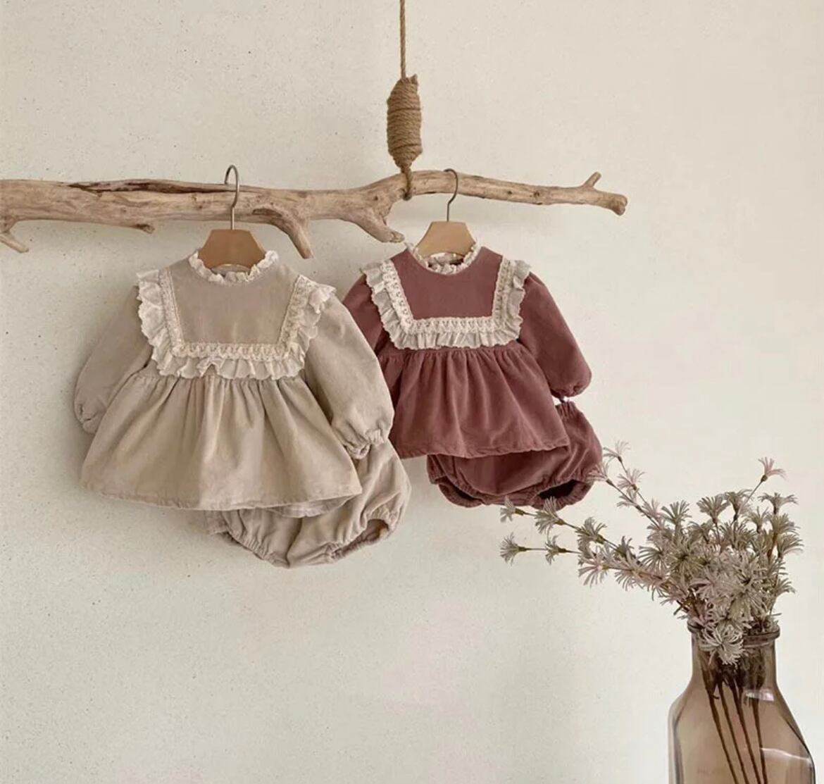 レースの可愛いワンピース