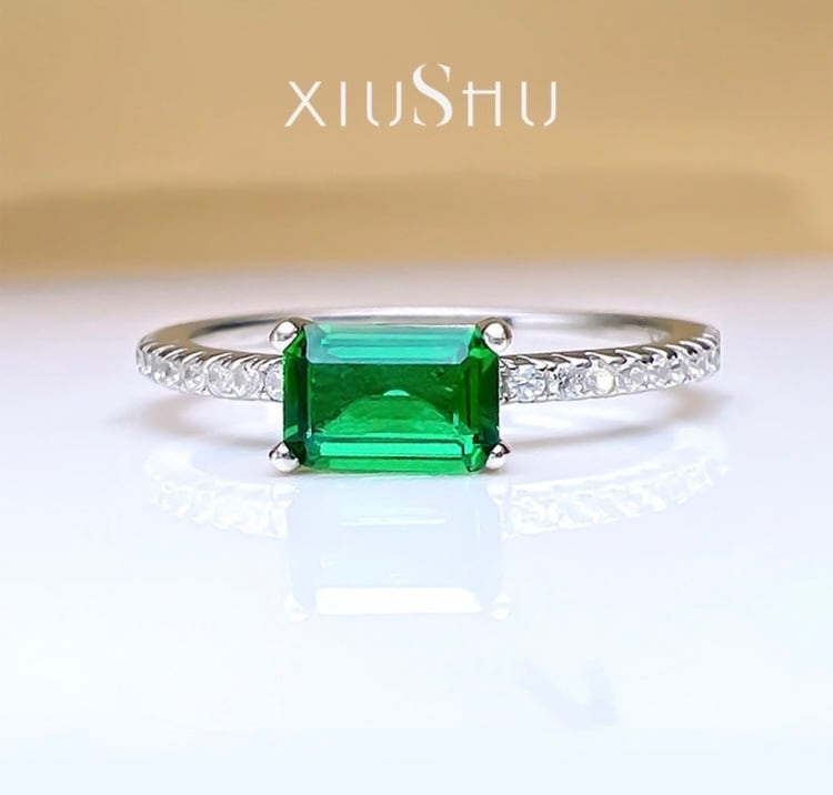 人工エメラルド ミニ 重ね付け 高炭素ダイヤモンド キラキラ