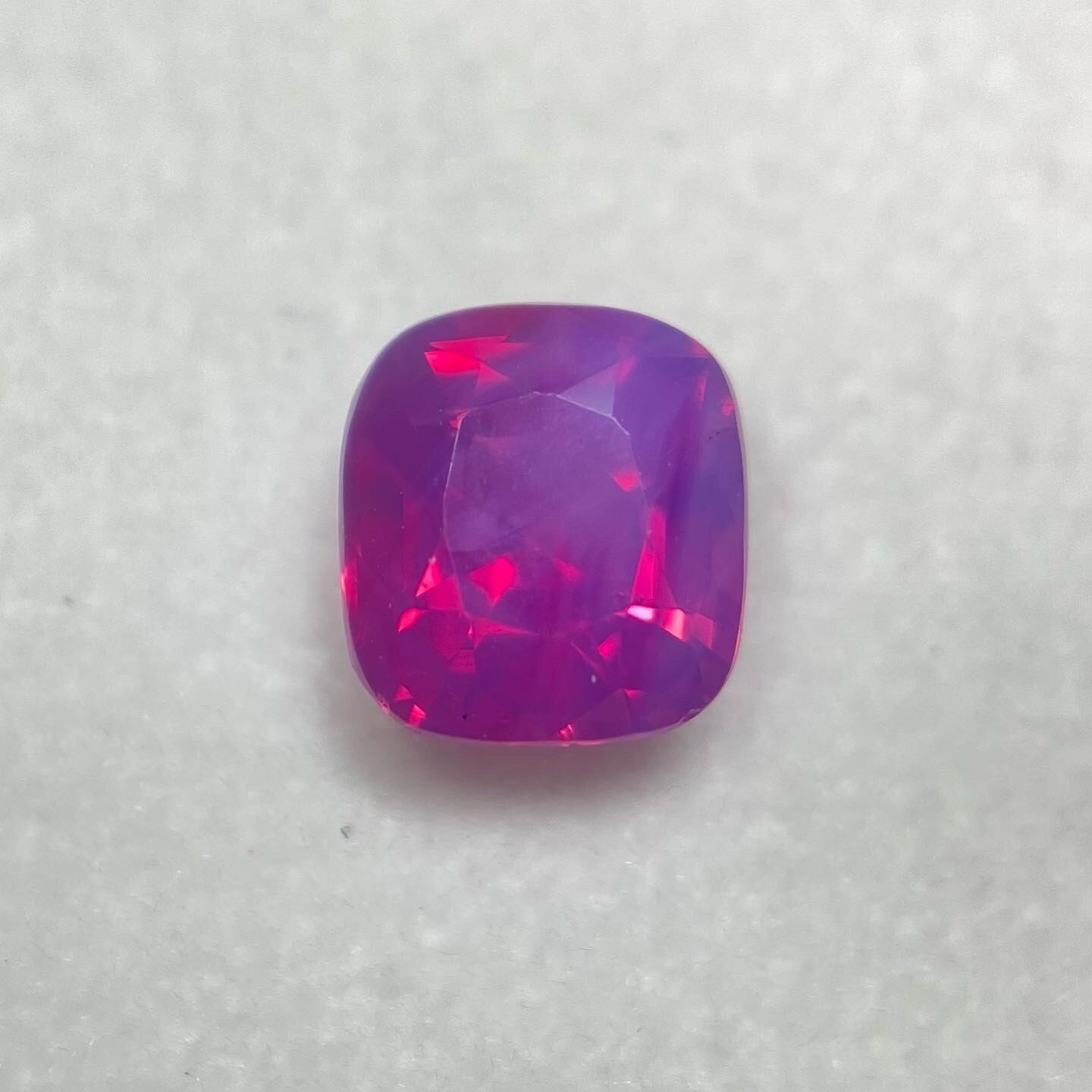 癒しと情熱の同居する 美サファイア