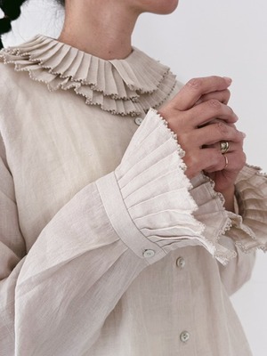 BUNON / khadi linen tuck collar blouse