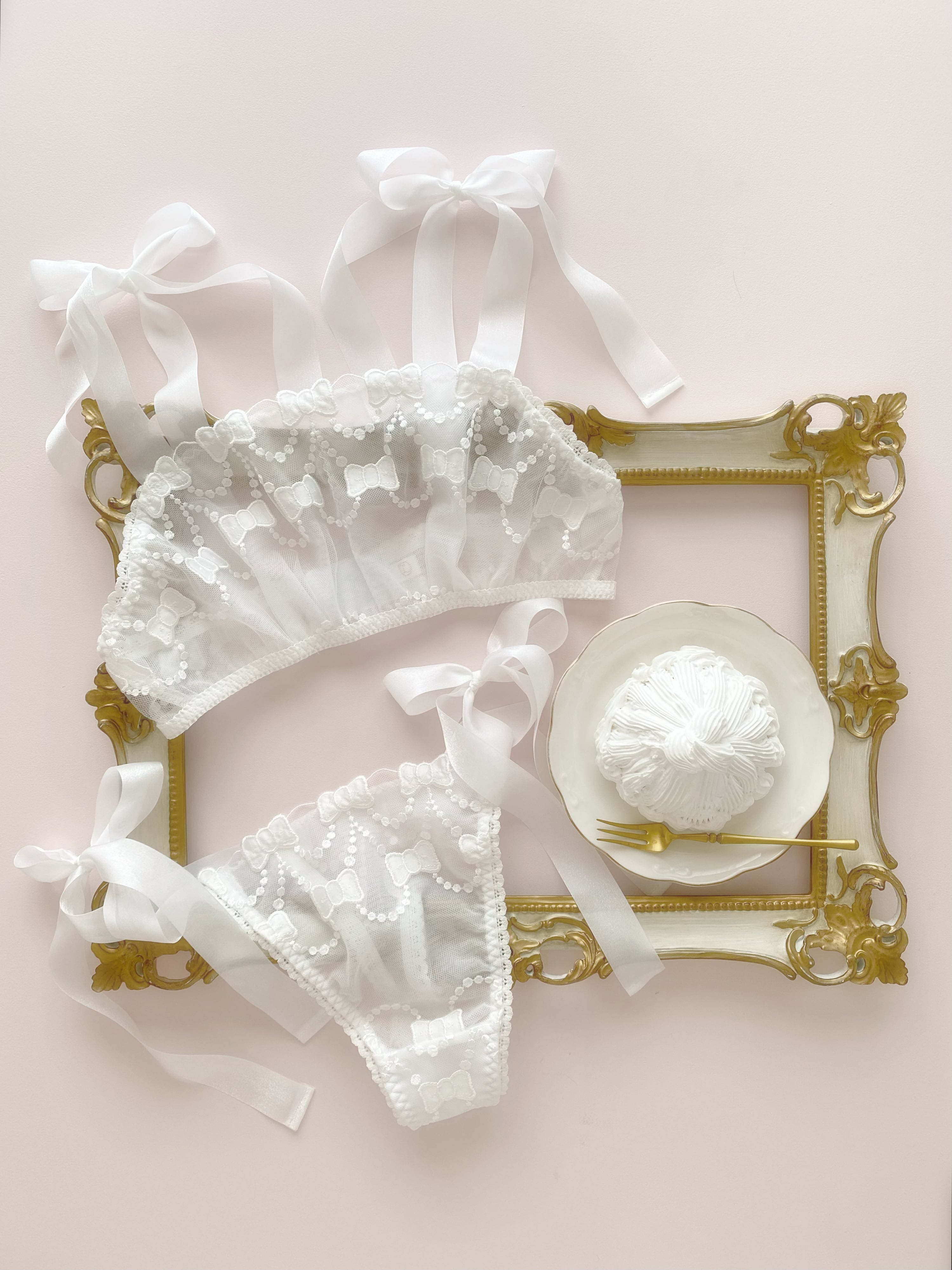 Chantilly lingerie set