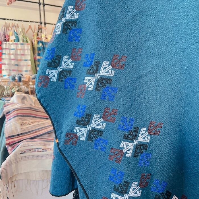 Coi】Yao族刺繍 lane pheang シリーズ 大判ショール | Fran Muan