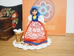 民族衣装のお人形 花かご スリープアイ 画像1