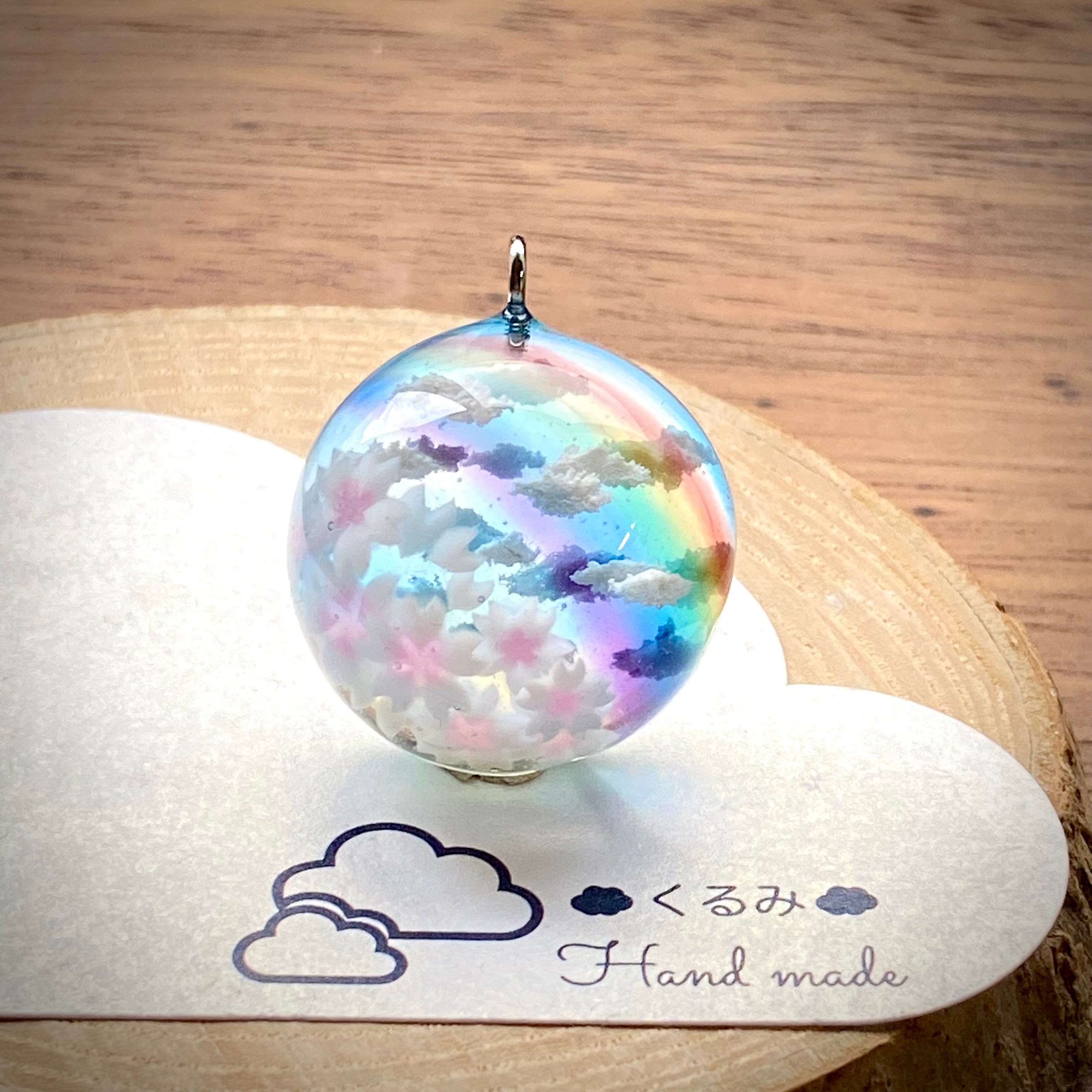 半球の雲レジン 桜と青空にかかる虹 大きめ26mm