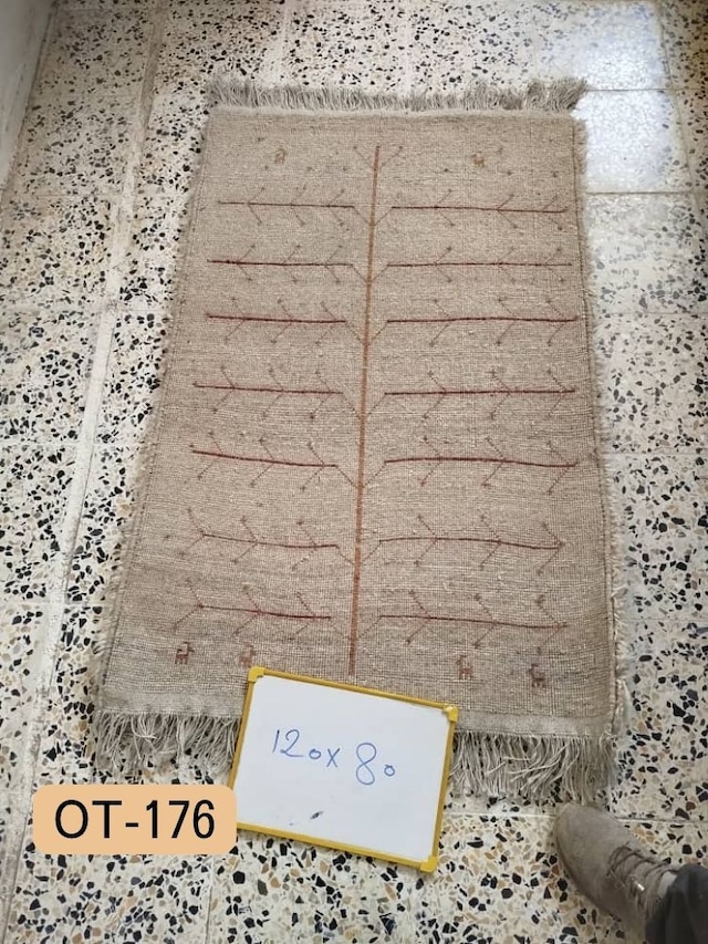 2026年 織りたてギャッベ【No.176】 ※現在、こちらの商品はイランに置いてあります。ご希望の方は先ずは在庫のご確認をお願いします。