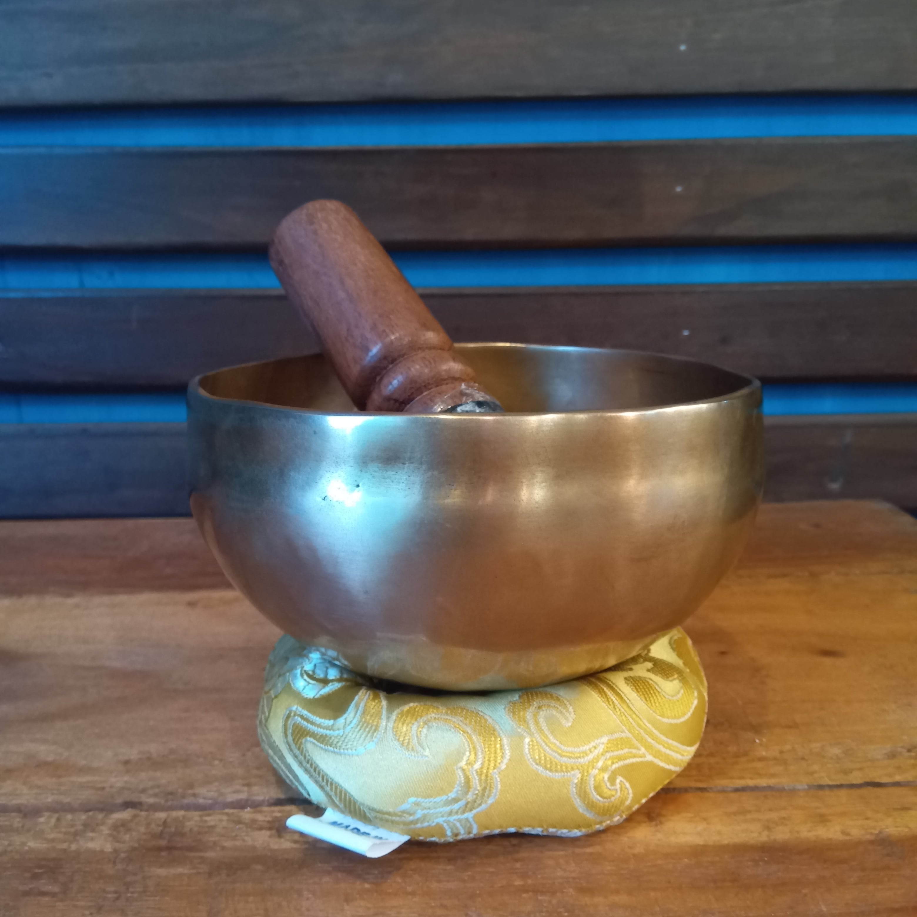 ネパール製 ハンドメイド シンギングボウル 直径12cm（スティック