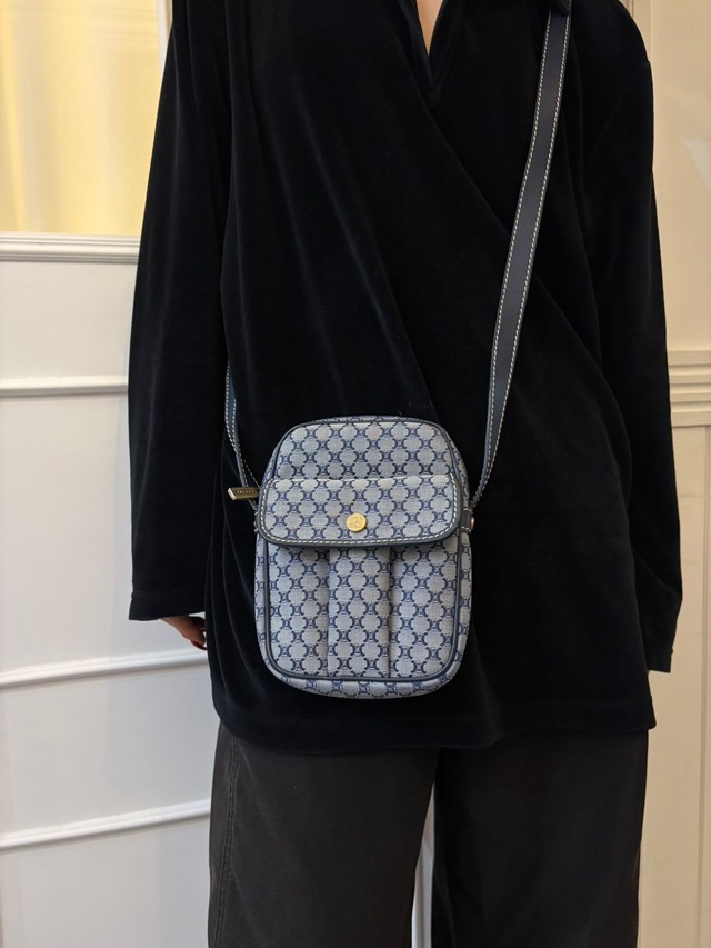 CELINE / vintage monogram navy shoulder bag.（O）