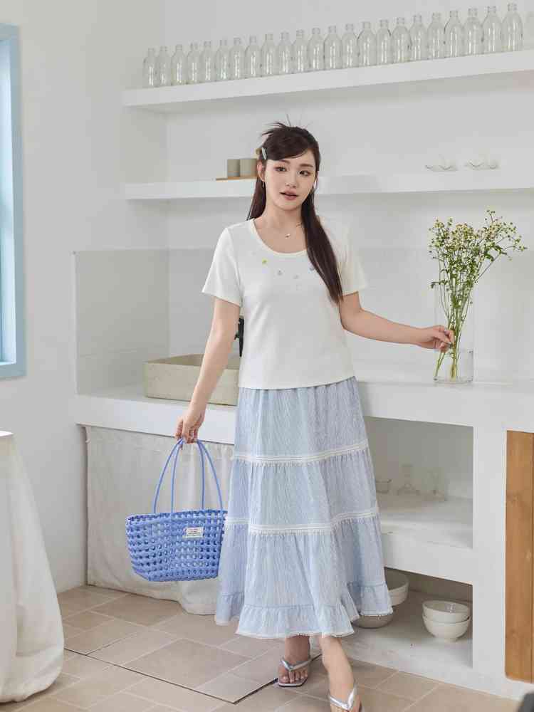 歩くたびに優雅なストライプティアードスカート お洒落 大人