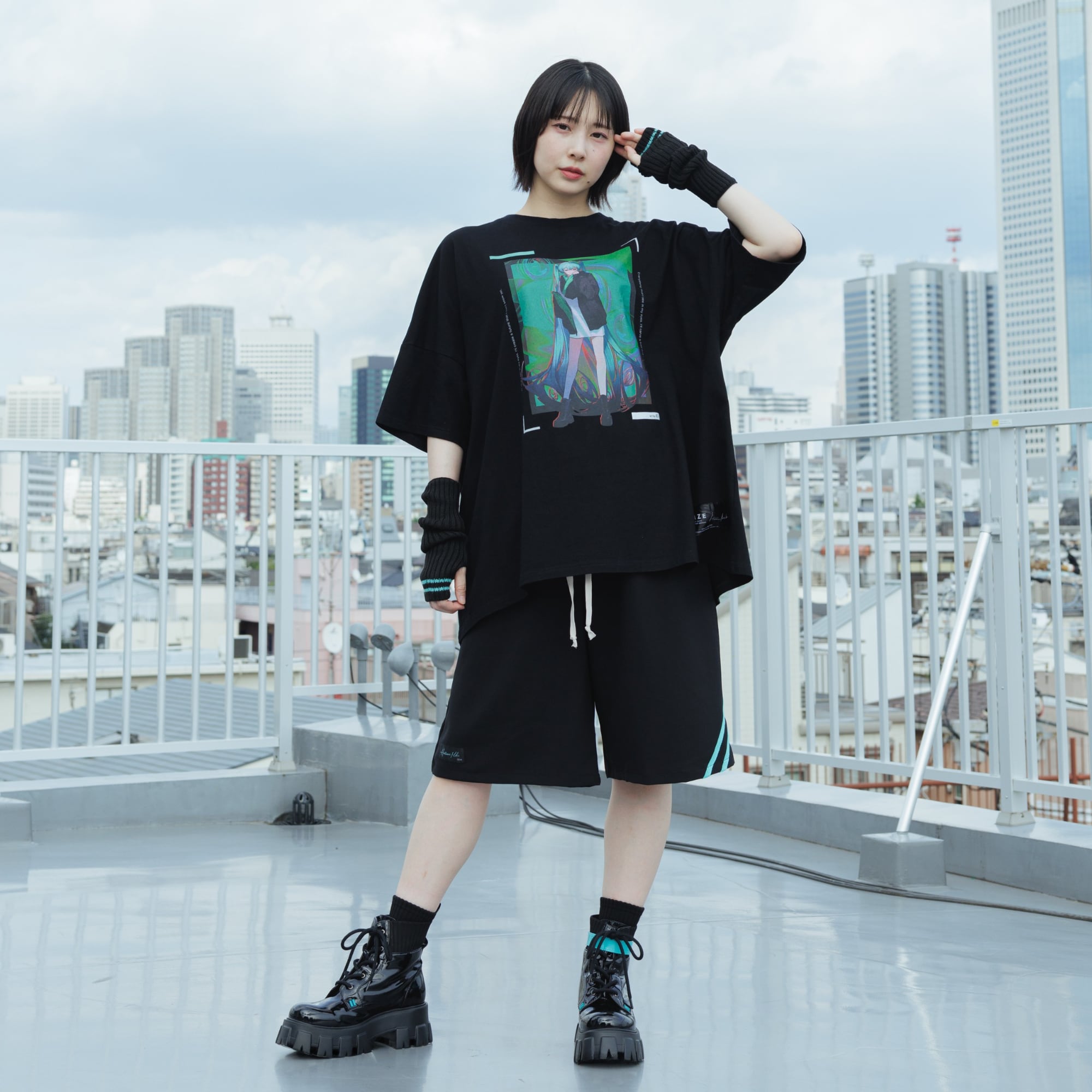 初音ミク ビッグシルエットハーフパンツ【9/27まで、カラビナキーホルダー付き!】