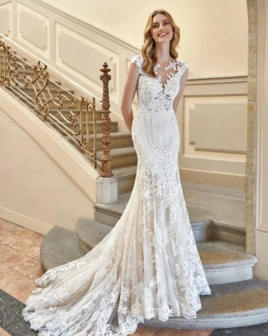 クラシカル ウエディングドレス オフホワイト 光沢サテン オフショル  