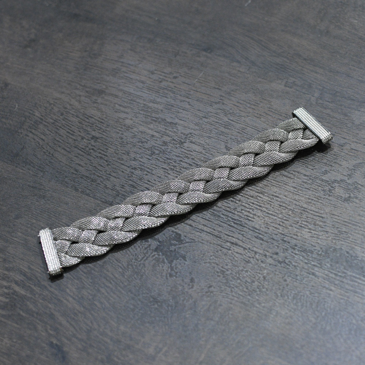 twist design bracelet