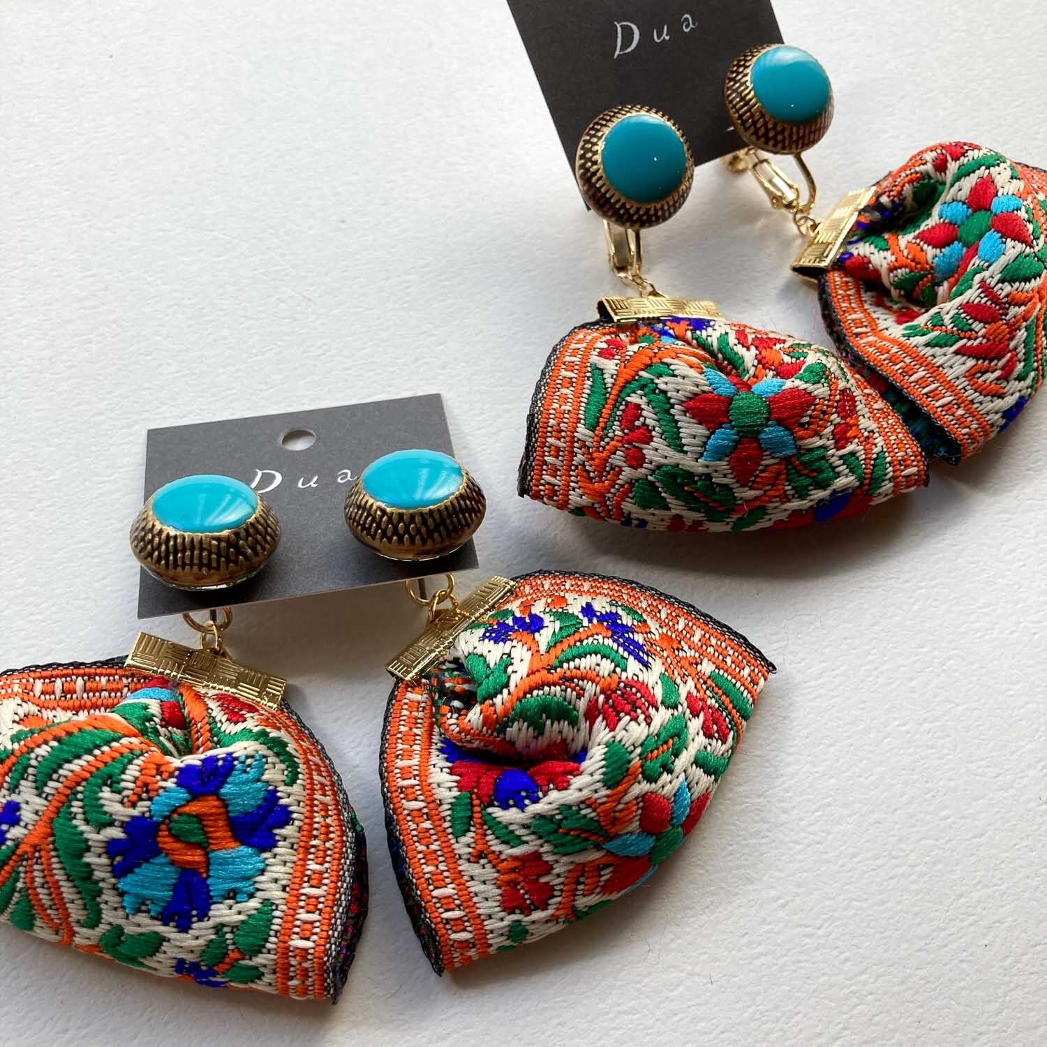 ターコイズカラーとチロリアンテープの〈ピアス/イヤリング〉 | Dua