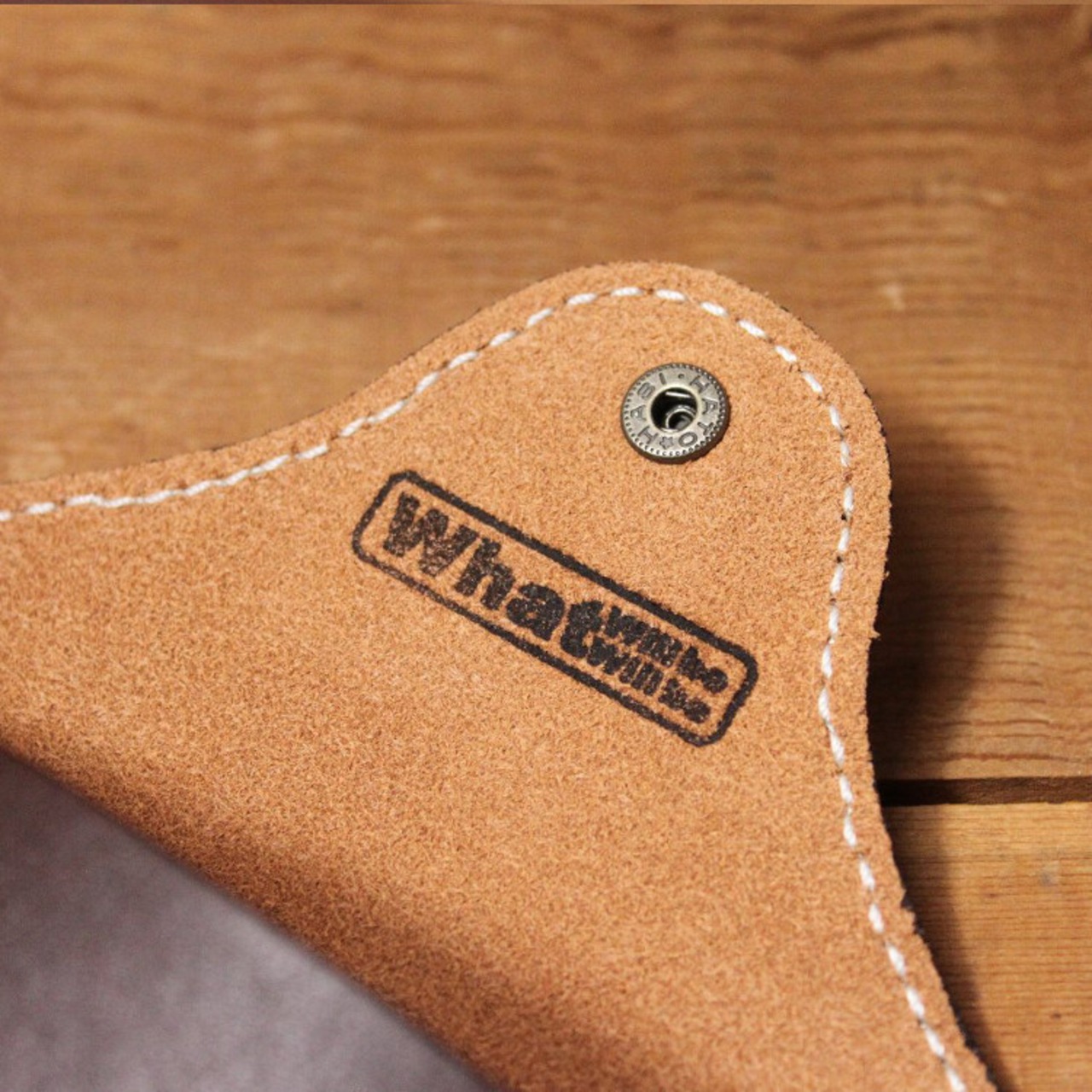 【事前ご連絡のお客様専用】What will be will be レザー眼鏡ケース　キャメルレザー×生成ステッチ