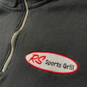 【GILDAN】レストラン 刺繍ロゴ ワンポイントロゴ ハーフジップ スウェット プルオーバー L 黒 アドバタイジング RS SPORT GRILL US古着