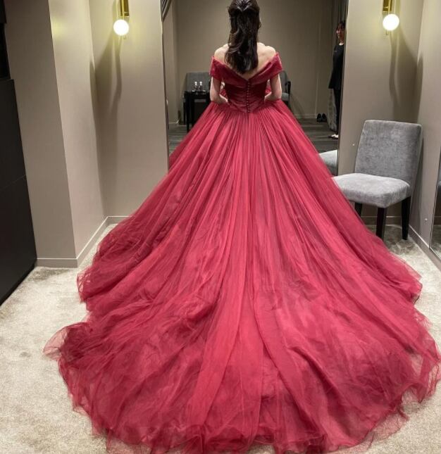 カラードレス 赤 オフショルダー チュール プリンセスラインくるみ  