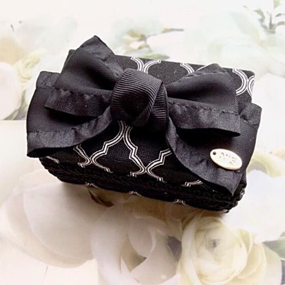 持ち運びできるコンパクトジュエリーケース