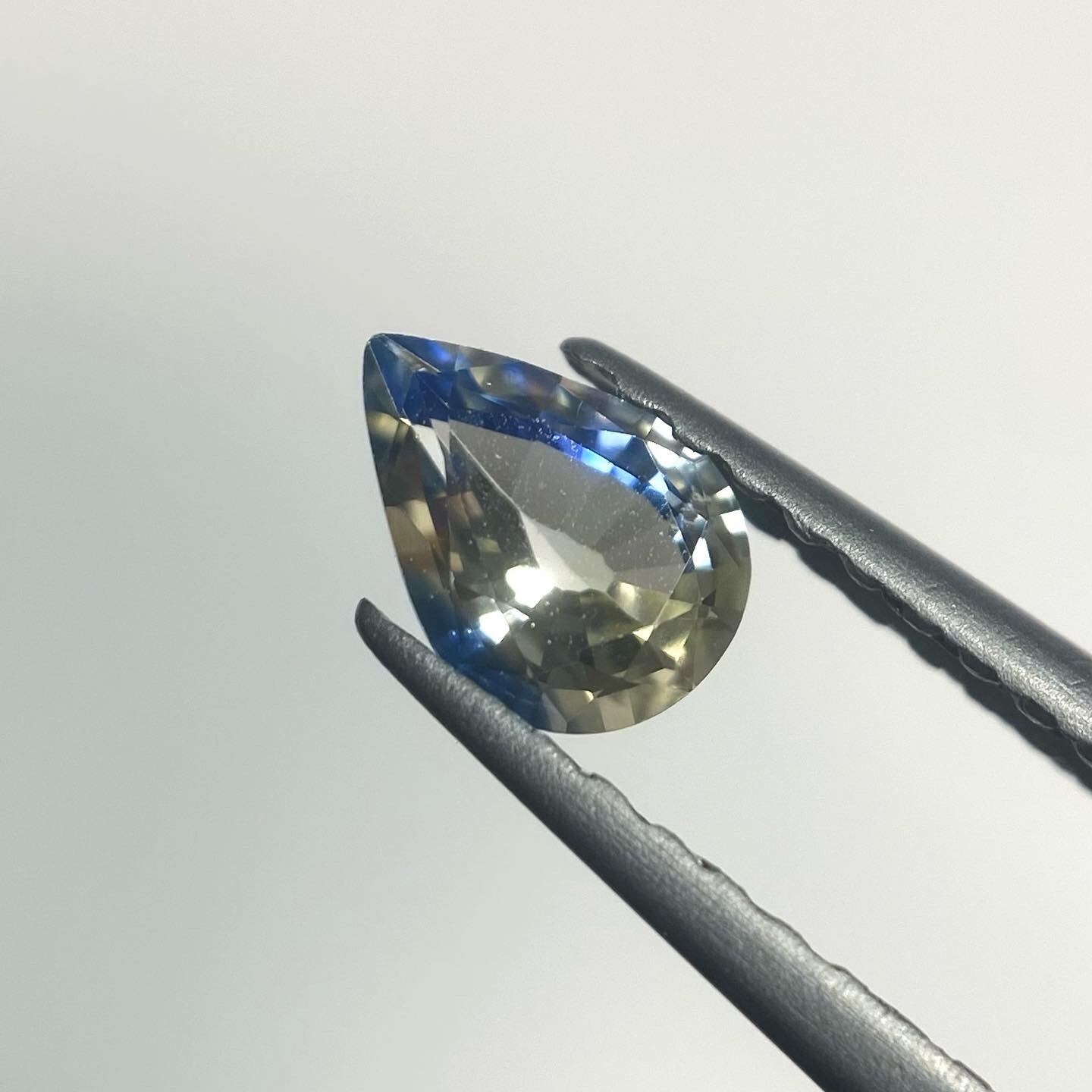 真珠の耳飾りの少女のようなカラーのサファイア