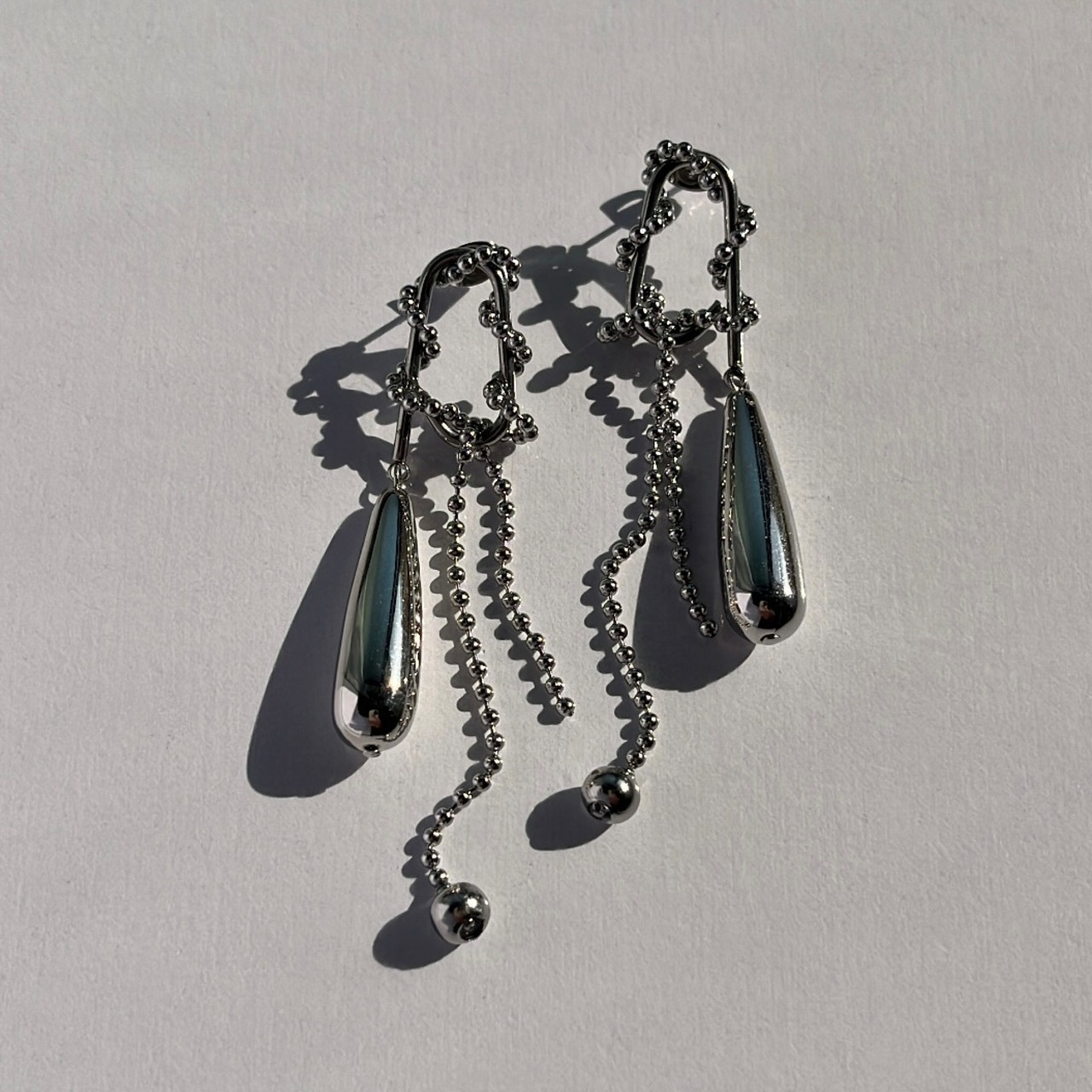 変形 アシンメトリーピアス