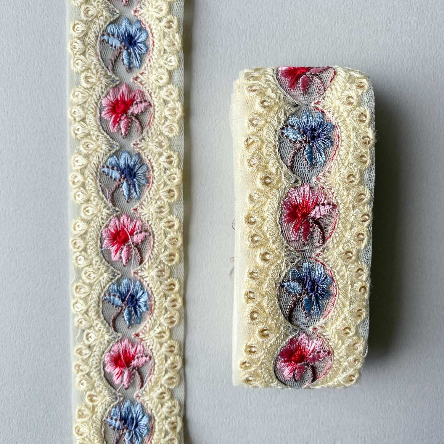 2色のお花スカラップ縁チュール刺繍リボン（1mカット） | Dua