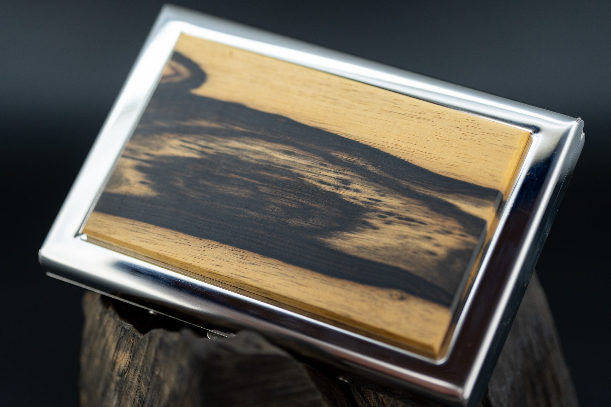 【魅惑の黒い紋様】 黒柿孔雀杢 カードケース silver