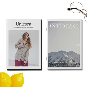 【新着特価】英字雑誌 ダミーブック 2冊セット 北欧 韓国インテリア 雑誌風 フェイクブック マガジン 撮影小物 ディスプレイ オブジェ おしゃれ カフェ風 モダン雑貨 (ファッション)