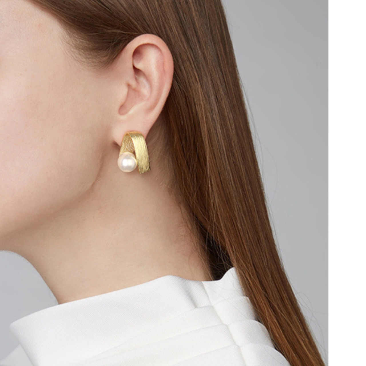 カービング装飾パールピアス W10354