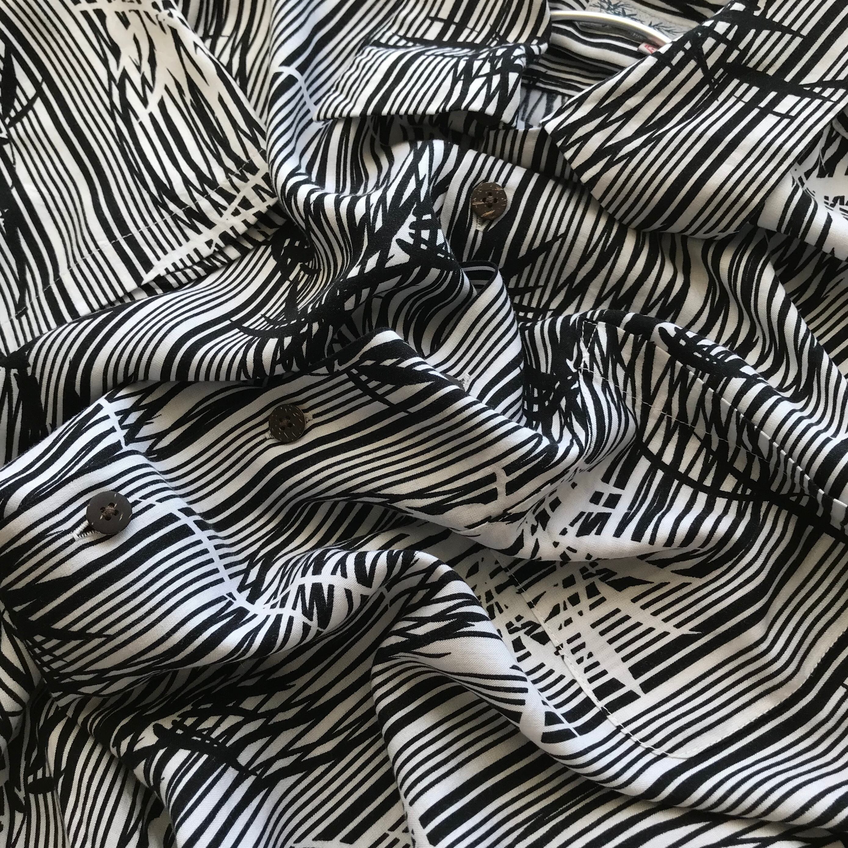 古着シャツ 古着 シャツ レトロ バンブー ペインティング 白黒 柄シャツ レーヨン 総柄 アート メンズ 半袖 古着屋antenna