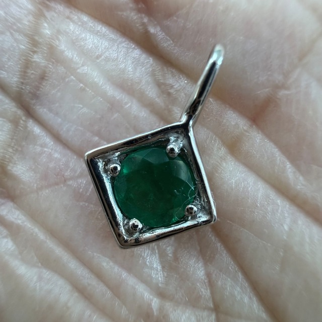 鮮やかな濃緑 0.22ct】K18YG 天然エメラルド 一粒ネックレス よーだ 