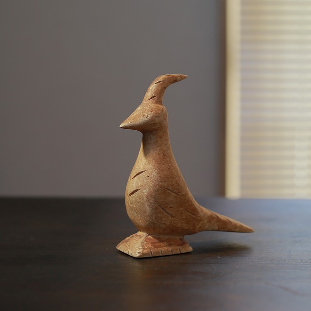 ちょこんと佇む鳥