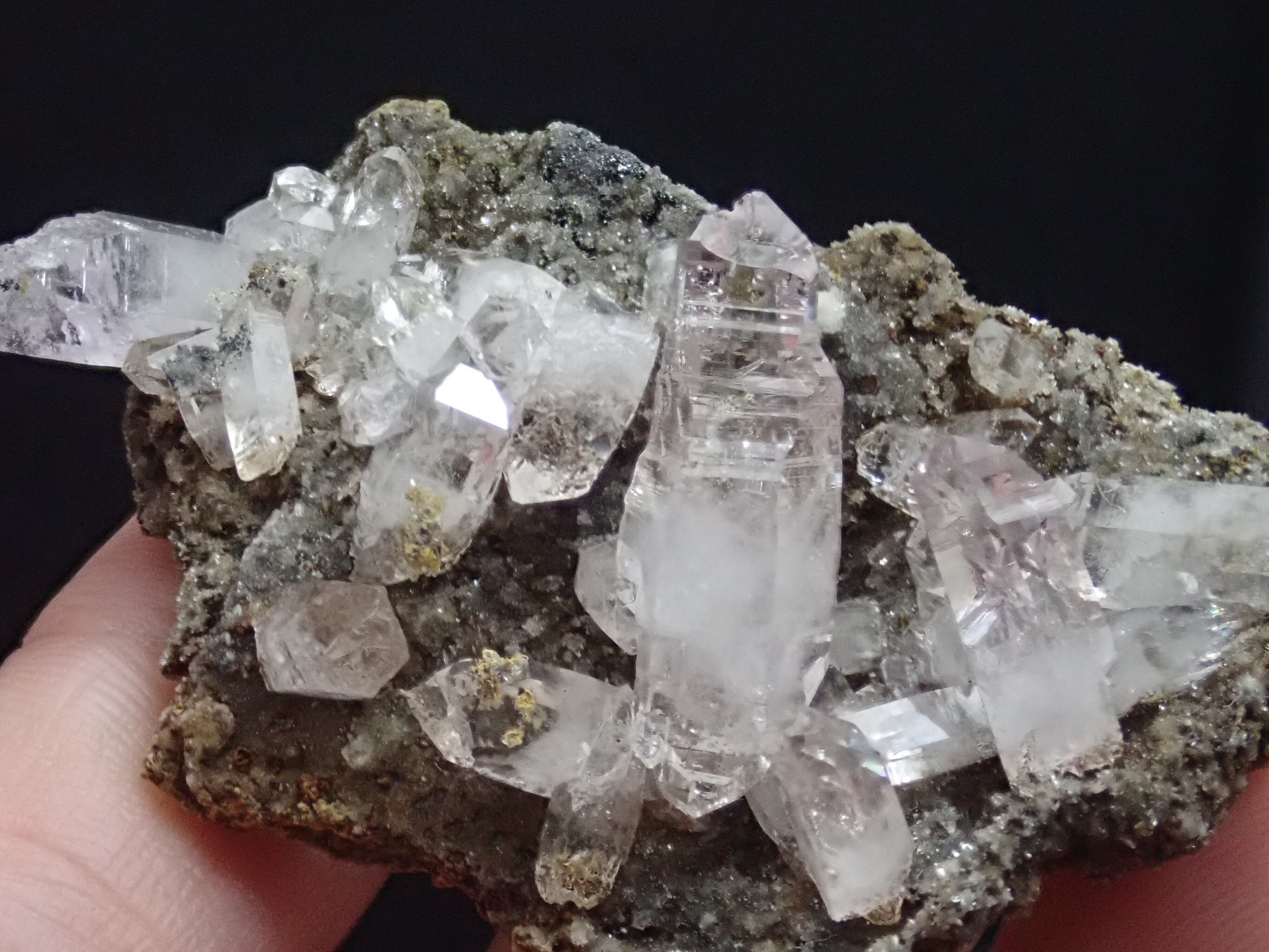 213g！LuckyHolePocket】オコルス鉱山 フローライト 蛍石 原石 標本