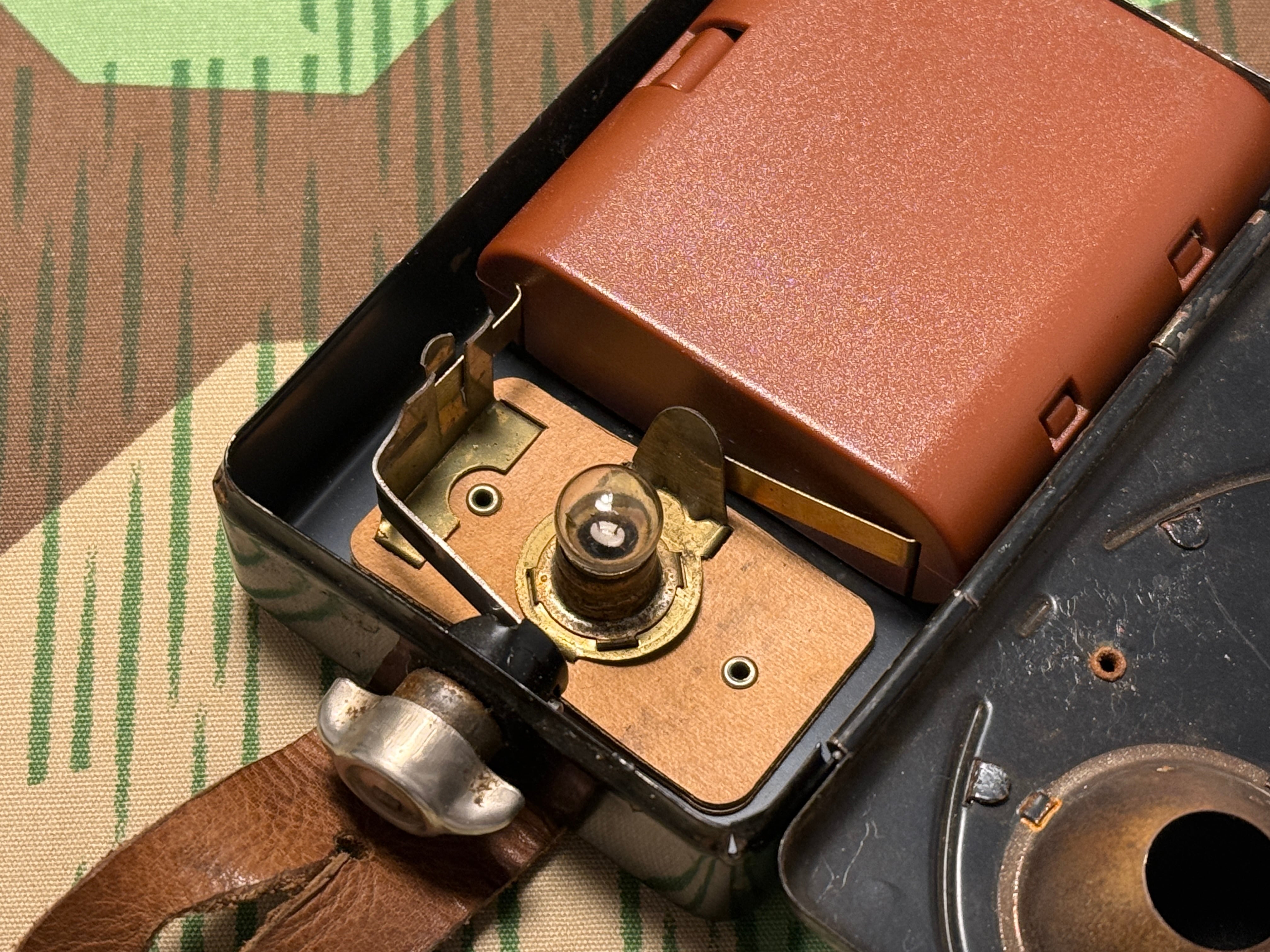 WWII ドイツ軍 4.5V電池変換アダプター | アイヘンバウムミリタリア