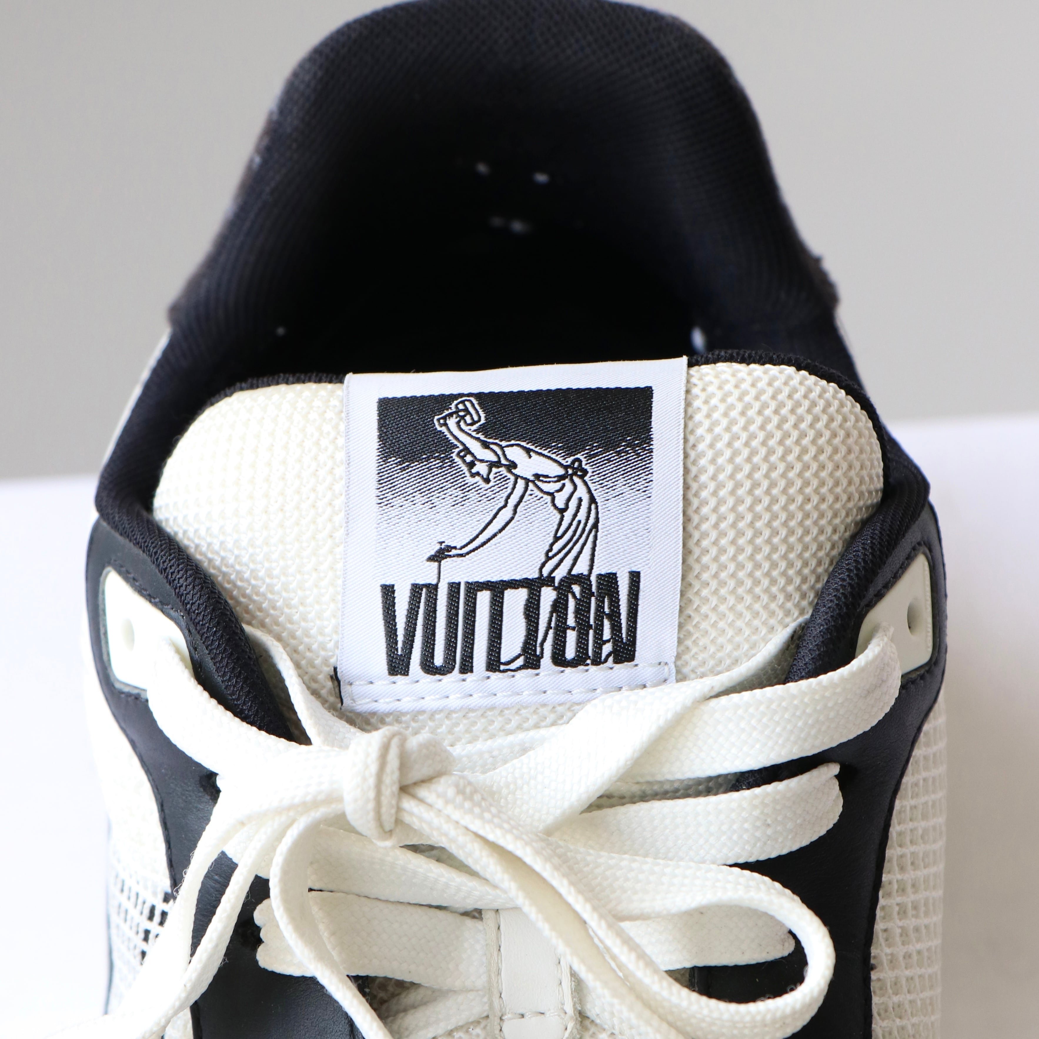 現行品】LOUIS VUITTON LV トレイナースニーカー ルイヴィトン 現行品】LOUIS VUITTON LV トレイナースニーカー ルイヴィトン