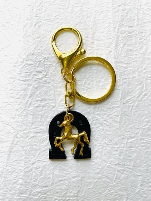 レザー製馬蹄キーホルダー(ブラック) | 馬グッズ Horse tail レザー製馬蹄キーホルダー(ブラック) | 馬グッズ Horse tail
