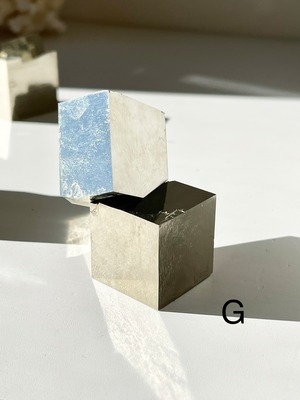 巨大パイライトキューブ / Gigantic pyrite cubes