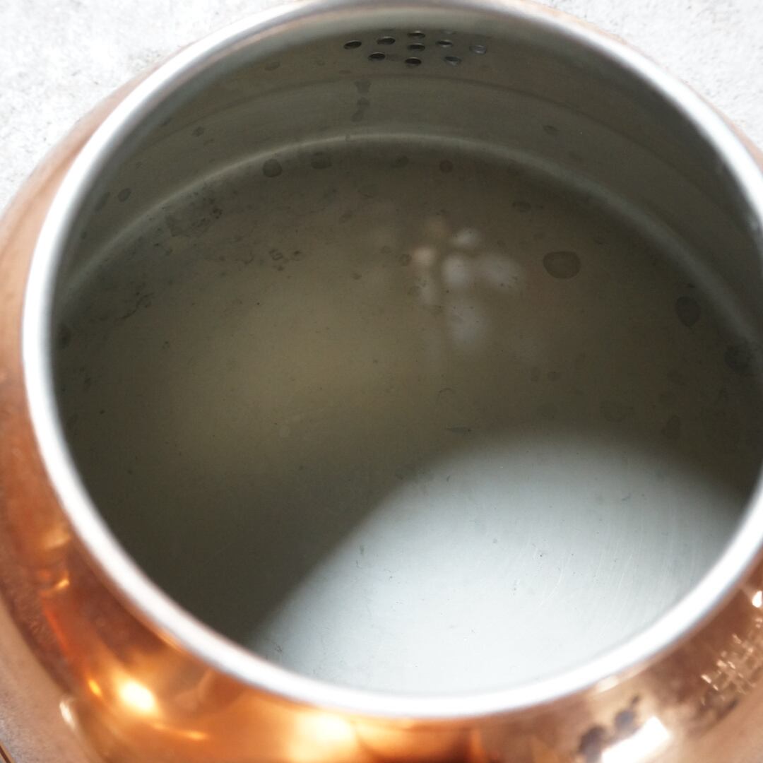 古いポルトガルの銅薬缶