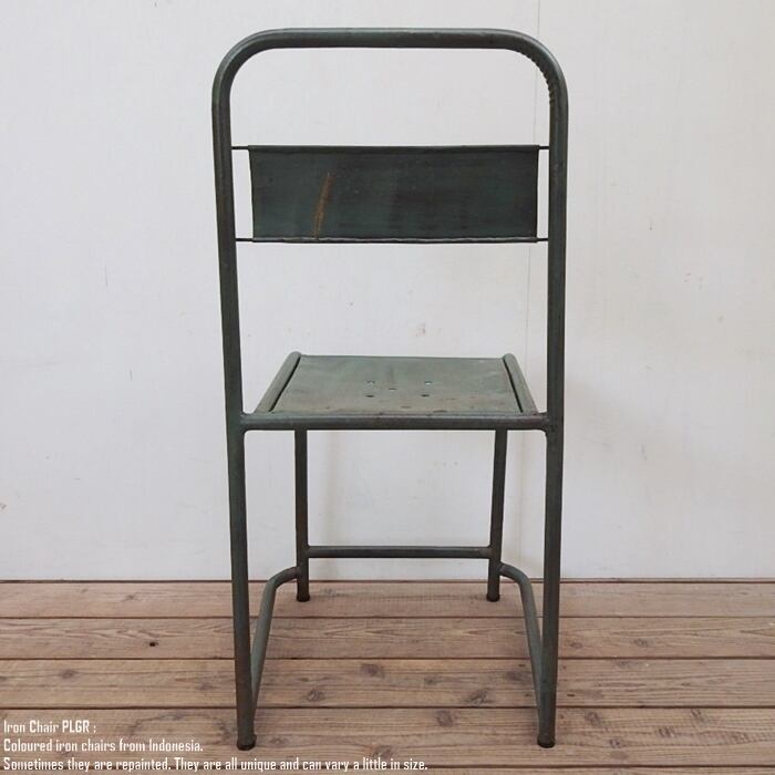 緑色の金属製椅子 4脚セット ビンテージチェア　グリーン　パイプ椅子　小型 緑色の金属製椅子 4脚セット ビンテージチェアグリーンパイプ