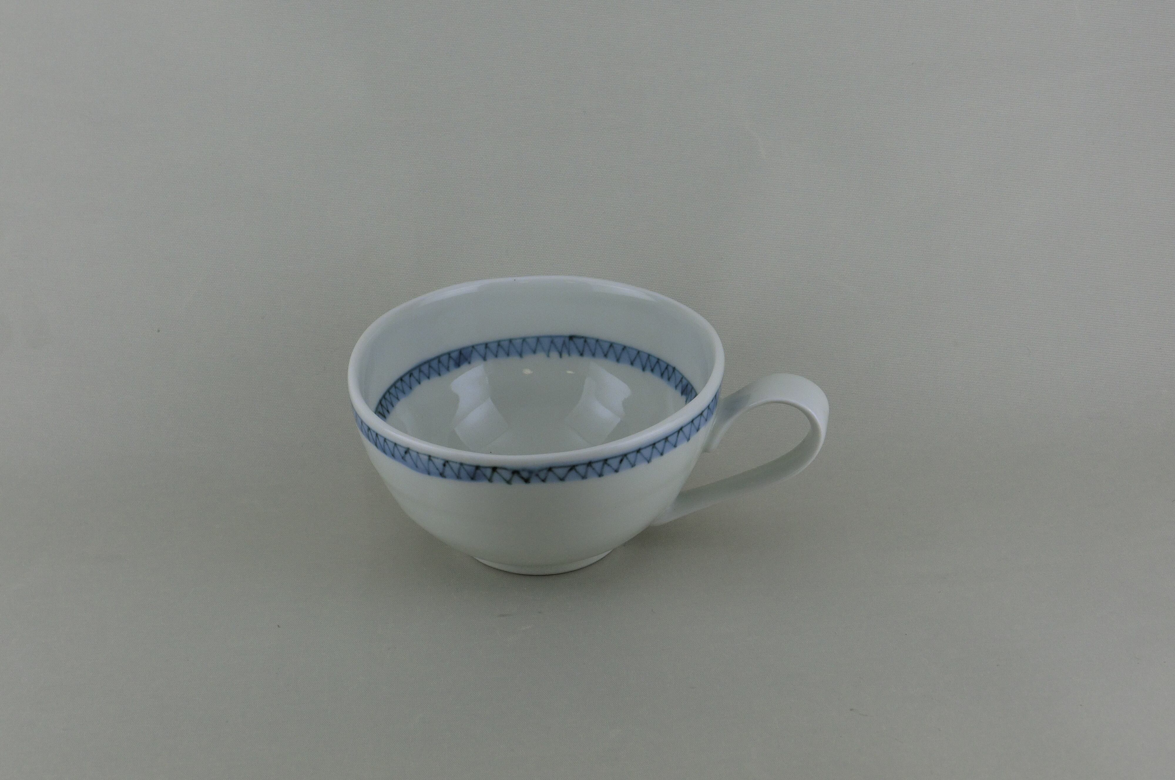 染付小花テーカップ