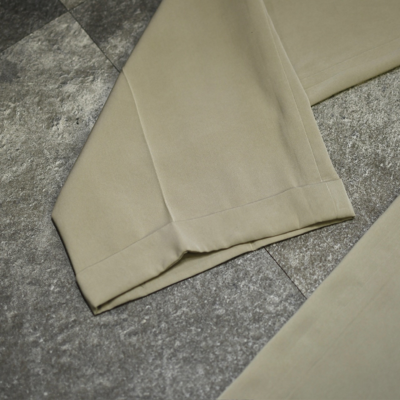 drape silhouette golf embroidery 2tuck slacks