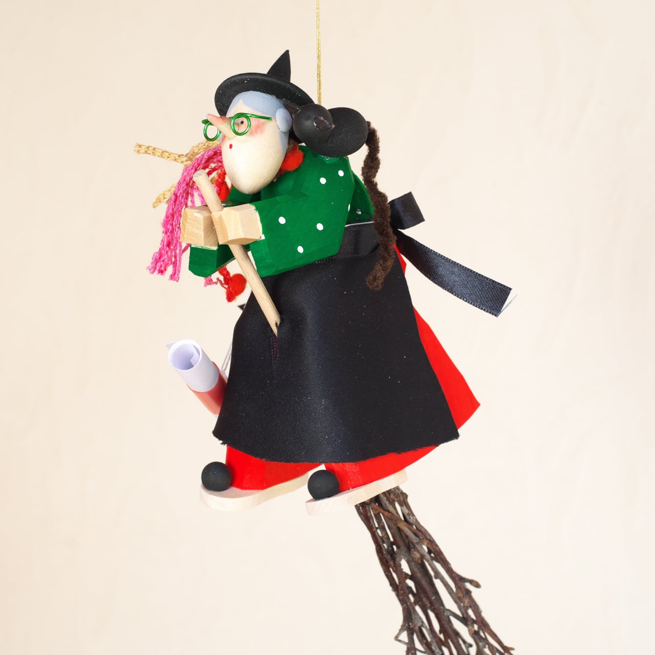 ドイツ　ザイフェン　玩具売り　ベティーナ・フランケ工房 ベティーナフランケ 魔女とクロネコ | 木のおもちゃ専門店 おもちゃ箱