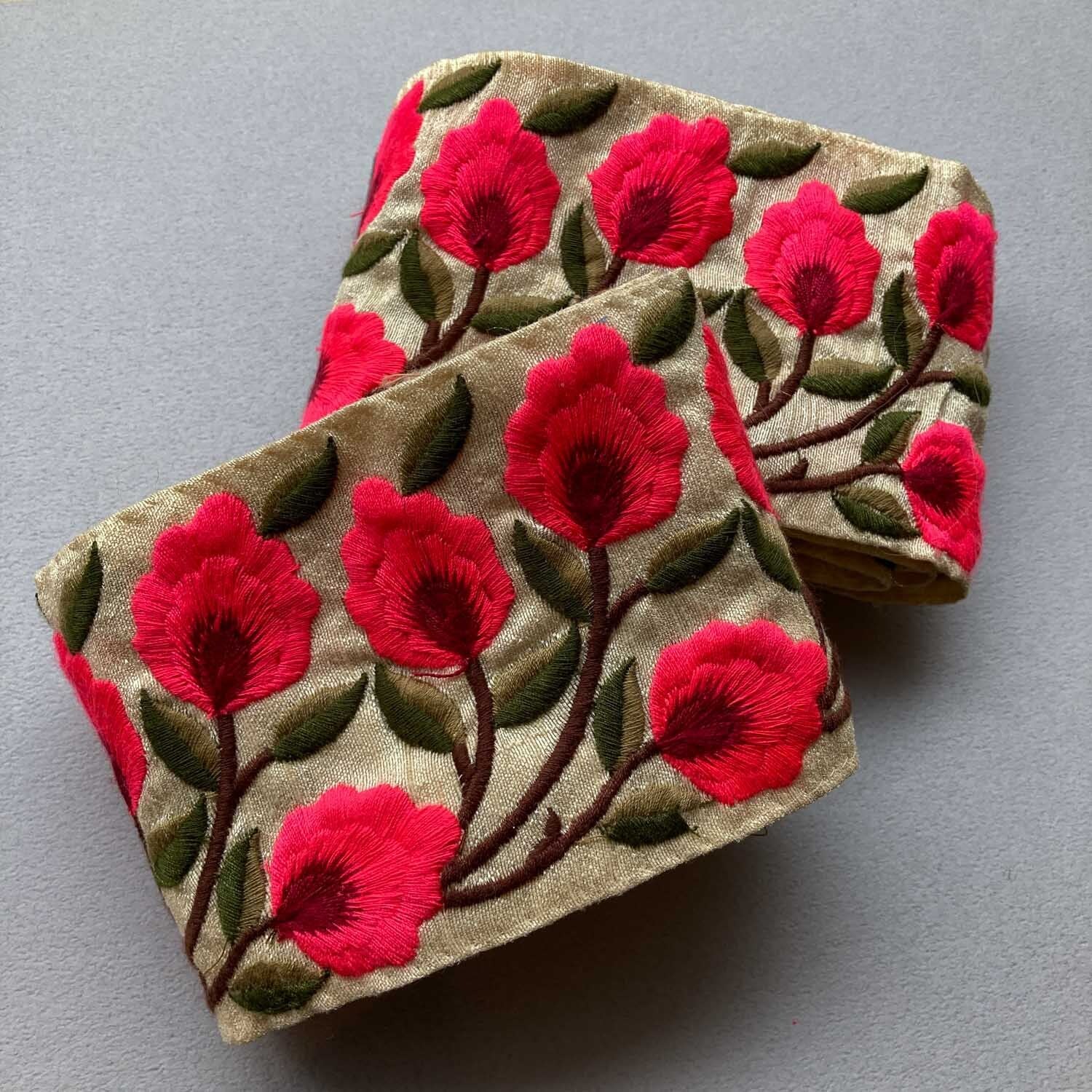 鮮やかピンク蕾の太幅インド刺繍リボン（1mカット） | Dua
