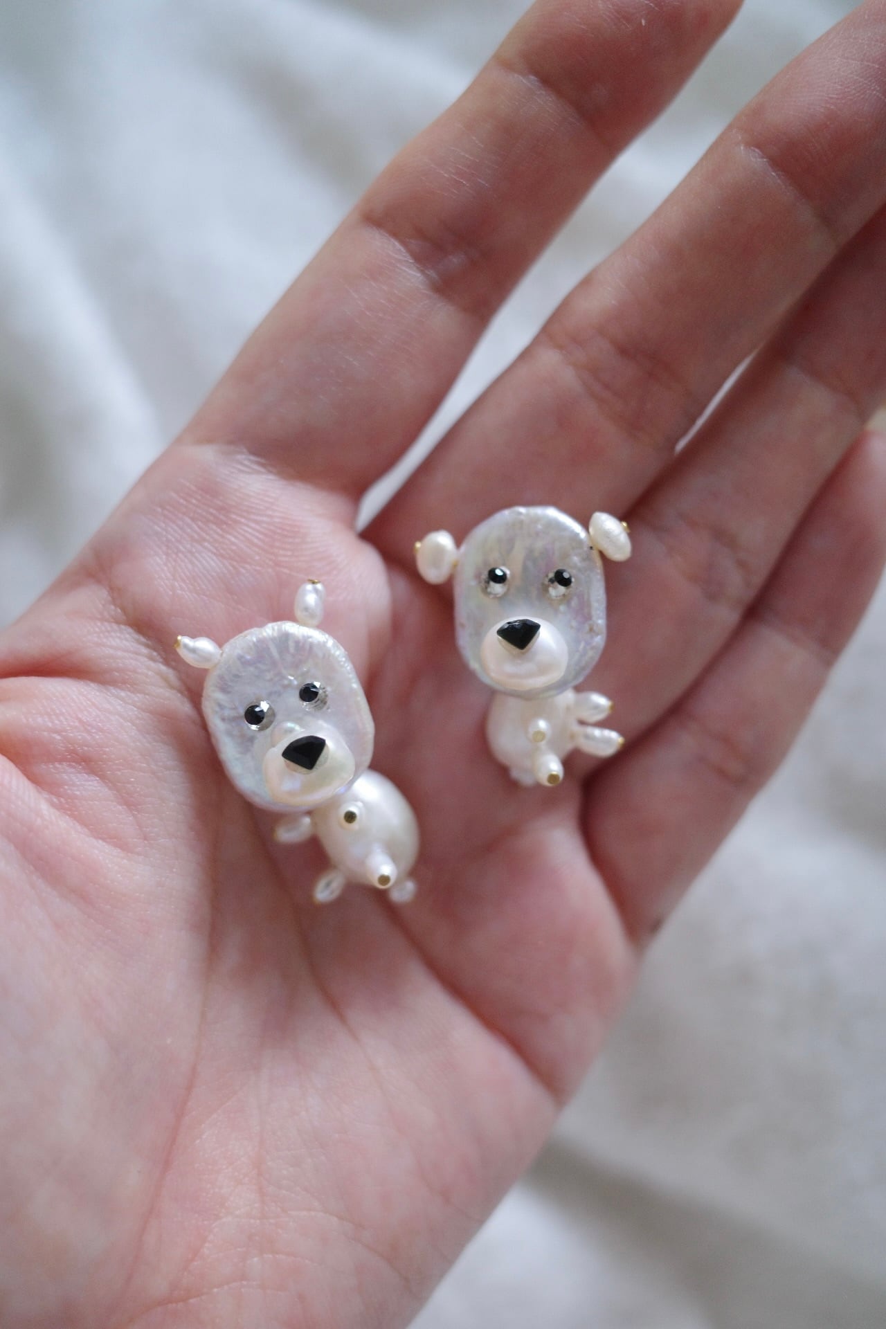 うわめづかいのSHIROINU | MEME ミーミー