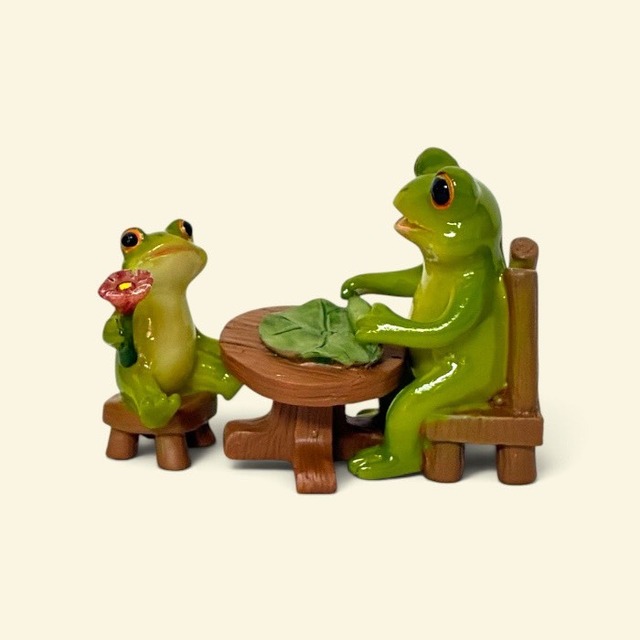 ミニチュアアニマル テーブルセット 親子蛙 カエル かえる アマガエル 置物 オブジェ インテリア プレゼント ギフト かわいい 癒し 手のひらサイズ EV19487A