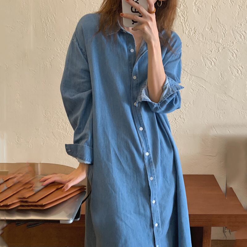 ワンピース レディース デニム シャツワンピース 長袖 襟付き ミモレ丈 スリット ルーズ かわいい 大人可愛い カジュアル おしゃれ お洒落 かっこいい こなれ感 ラフ 主役級 存在感 ストリート 無地 春 夏 10代 20代 30代 40代 ママ 学生 通学 デート お出かけ 女子会 休日 着回し 普段使い 重ね着 韓国 韓国系 送料無料 ファッション コーデ スタイル 体型カバー トレンド 流行 インスタ映え ゆったり ゆる フリーサイズ
